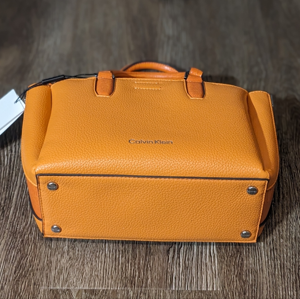 Calvin Klein Rita Crossbody - Flame Orange, NWT 🚨 DISCONTINUED!🚨 - Picture 6 of 13
